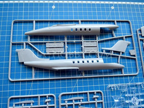 Vista 4 de Amodel 72295-1/72 - Learjet-35A LX-ONE, PT-LOE Juego de maquetas a escala