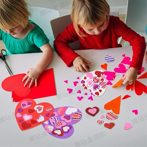 Vista 6 de El kit de 386 calcomanías de corazón de espuma de San Valentín incluye 370 calcomanías de corazón autoadhesivas con purpurina y 16 corazones