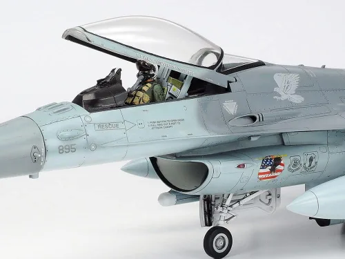 Vista 4 de Tamiya 61098 1/48 Kit de Modelo de Avión de Plástico Lockheed Martin F-16CJ