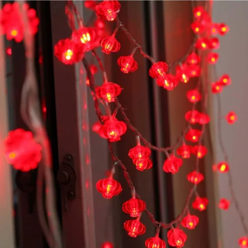 Vista 2 de Guirnalda de luces rojas de 32.8 pies, 100 luces LED enchufables, impermeables, 8 modos, luces de decoración con control remoto para bodas, Año