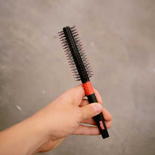 Vista 5 de Cepillo de pelo tupé Uppercut Deluxe con bolas pequeñas para hombre, Negro