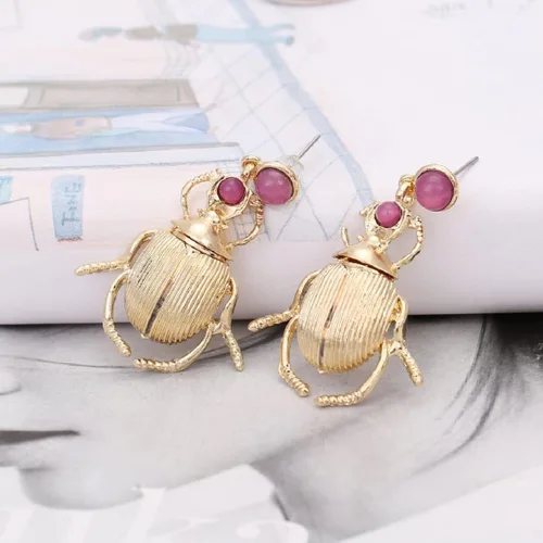 Vista 3 de Pendientes de escarabajo para mujer, bonitos aretes de escarabajo para niñas, aretes colgantes de escarabajo hipoalergénicos, aretes de mariquita