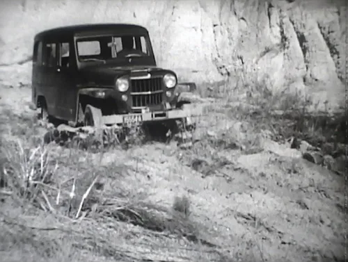 Vista 5 de Jeep Frolics Willys CJ5 Wagoneer Jeepster Gladiator Trucks old films DVD