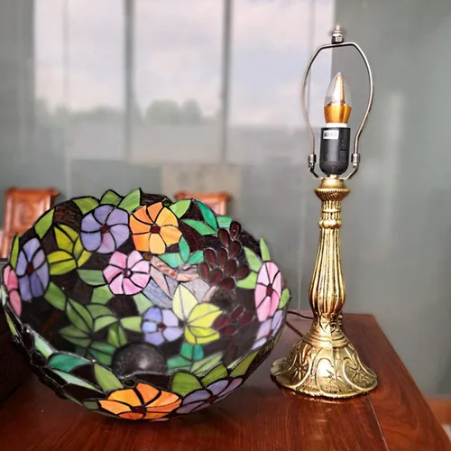 Vista 6 de Lámpara de mesita de noche Tiffany lámpara de mesa para sala de estar, vitral, rosa uva, pantalla hecha a mano, interruptor de encendido y apagado