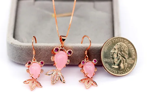 Vista 6 de Uloveido DN236 - Collar con colgante de pez dorado rosa con piedra de jade rosa de imitación