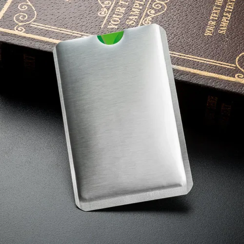Vista 7 de Fundas RFID anti robopara 4 tarjetas de crédito y dos pasaportes. Para bolsillo o billetera.