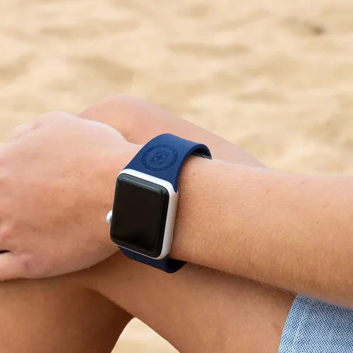Vista 2 de Cruz Azul - Correa deportiva de silicona grabada compatible con Apple Watch