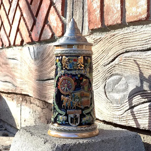 Vista 5 de Essence of Europe Gifts OktoberfestHaus - Taza grande de cerveza con tapa de metal, pintada a mano, grabada a mano, con tapa de metal, 1 litro
