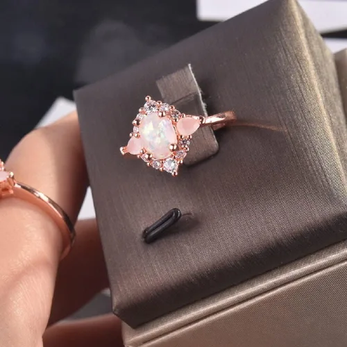 Vista 7 de Anillo de compromiso chapado en oro rosa de 18 quilates con piedra lunar y arcoíris, para mujer, anillo de compromiso con diamantes de imitación