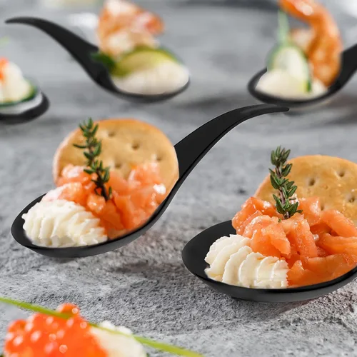 Vista 3 de Cucharas de degustación de lágrimas, 50 cucharas desechables de plástico negro, ideal para aperitivos, postres, salsas, salsas y más