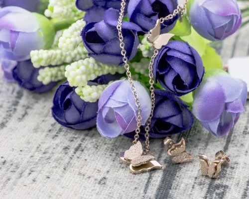 Vista 5 de WDSHOW Aretes de oro esmerilados con forma de mariposa rosa de 18 K para niña o mujer