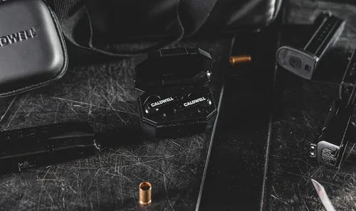 Vista 5 de Caldwell E-MAX Shadows 23 NRR - Protección auditiva electrónica con conectividad Bluetooth para tiro, caza y campo de tiro