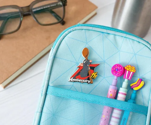 Vista 6 de Disney Pin esmaltado Pixar Ratatouille 15 aniversario Exclusivo SDCC 2022