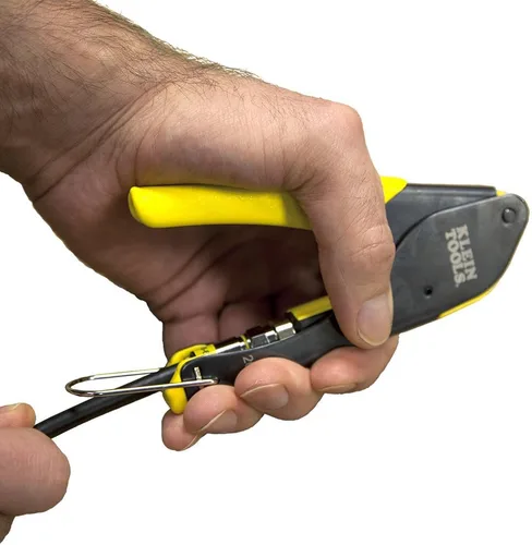 Vista 9 de Klein Tools VDV026-211 Kit de instalación coaxial con herramienta de engarzado, cortador de cables, pelacables y conectores F con bolsa