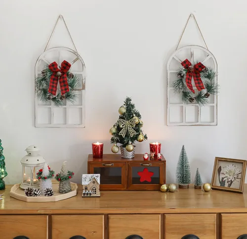 Vista 5 de NEWLIGHTURE Decoración navideña de madera para colgar en la pared, paquete de 2 letreros rústicos de ventana navideños con corona para interiores