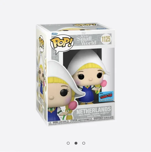 Vista 2 de Disney World It's a Small World Netherlands NYCC Exclusive
