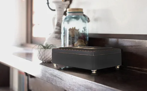 Vista 6 de Cottage Garden First Communion God Beside You - Caja de música pequeña con ribete de cuerda negra mate que reproduce el aleluya de Handel