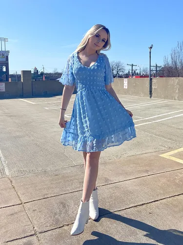 Vista 2 de BTFBM - Vestido casual de manga corta con cuello en V para mujer, con lunares suizos, dobladillo con volantes, vestidos cortos de playa