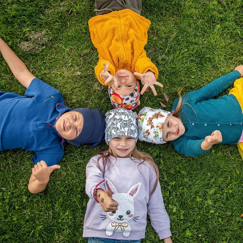Vista 5 de Sombrero protector de cabeza para niños, diseño único y pendiente de patente, tecnología autoajustable, acolchado de seguridad para bebés y niños