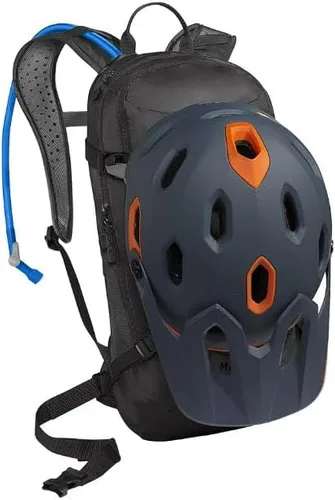 Vista 3 de CamelBak M.U.L.E. Mochila de hidratación para bicicleta de montaña, ajuste estable con depósito Crux de 100 onzas, color negro
