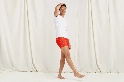 Vista 5 de MeUndies Camiseta elástica de algodón orgánico con cuello en V, tela exclusiva de Tienda