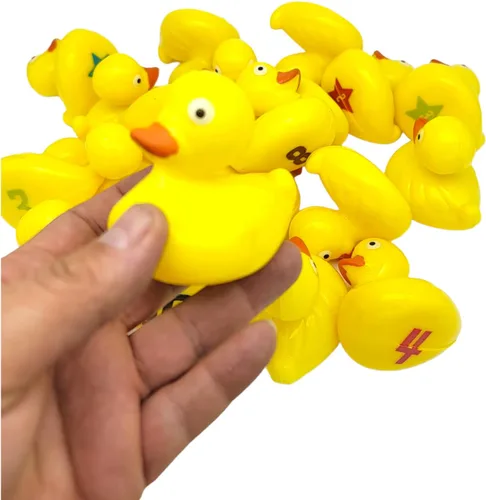 Vista 6 de Juego flotante a juego con peso de patitos amarillos (paquete de 20) Flotador de estanque de patos de plástico. (2.75 pulgadas) Divertido juguete