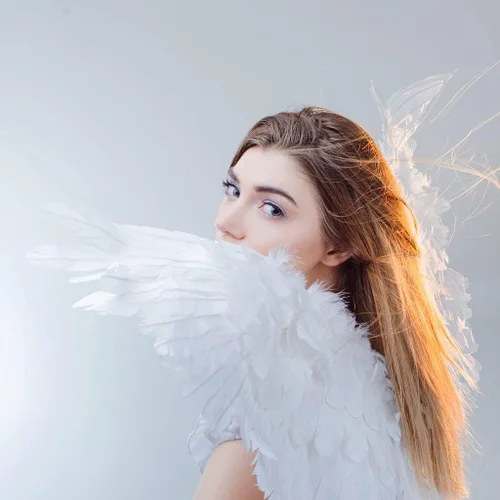 Vista 2 de Diadema de alas de ángel y halo para niños y niñas, alas de plumas blancas y negras para niños y adultos