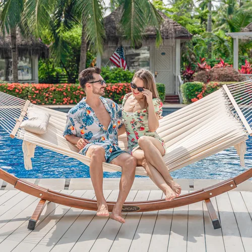 Vista 2 de Lazy Daze Hammocks Hamaca de tela acolchada doble de 12 pies con barra separadora de madera dura, borlas, almohada suave, cadenas, hamaca para 2