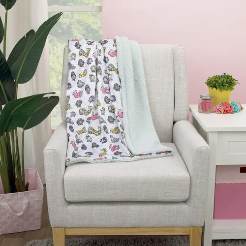 Vista 4 de Disney Manta de bebé súper suave con diseño de lunares de princesa, color blanco, rosa, amarillo y lavanda con parte trasera de sherpa