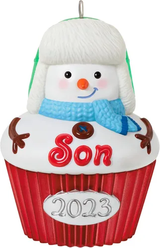 Vista 7 de Hallmark Keepsake Adorno de Navidad 2023, cupcake para papá, regalos familiares