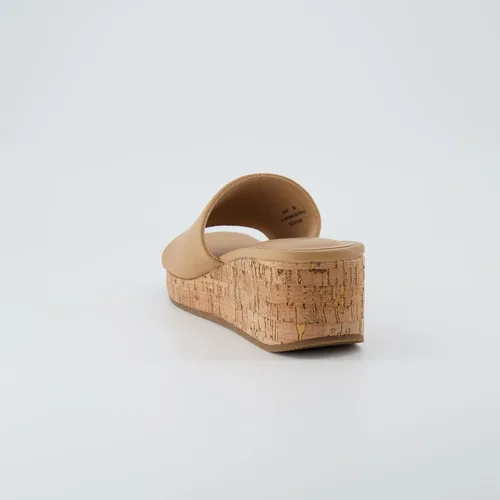 Vista 5 de CUSHIONAIRE Sandalia de cuña de corcho Nano para mujer+espuma viscoelástica, anchos disponibles