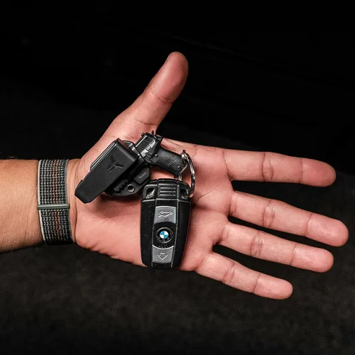 Vista 4 de Llavero en forma de pistola mini con funda y clip para cinturón - de Blade-Tech Holsters