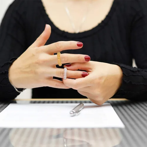 Vista 7 de Blulu Juego de 12 anillos de dedo sensoriales con puntas, anillo de dedo puntiagudo/anillo de acupresión para adolescentes, adultos, reductor