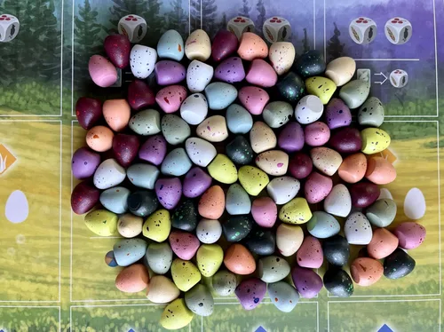 Vista 5 de Stonemaier Games: Wingspan Speckled Eggs Añadir a la envergadura (Juego base o Asia) Mejora tu jugabilidad de envergadura 100 huevos moteados