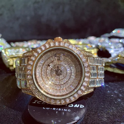 Vista 2 de ICEDIAMOND Reloj de pulsera con calendario de diamantes de circonita cúbica de 1.654in, chapado en oro, piedras de circonita brillantes, esfera