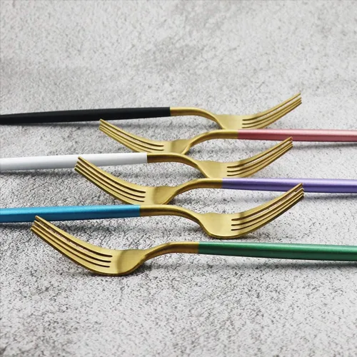 Vista 6 de Juego de cubiertos de oro mate, 5 piezas de acero inoxidable 18/10 con acabado satinado, servicio para 1, cuchara tenedor de cuchillo con pajitas