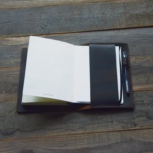 Vista 3 de Moleskine - Funda para cuaderno de piel auténtica personalizada, tapa dura clásica, grande, 5 x 8.25 pulgadas, A5, XL XXL Cahier recargable diario