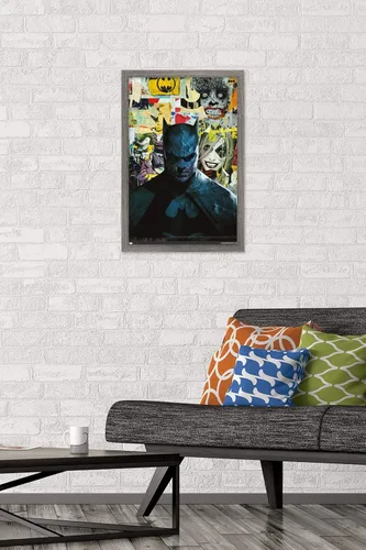 Vista 2 de Trends International DC Comics Batman - Póster de pared con imágenes, 22.4 pulgadas de largo x 14.7 pulgadas, versión enmarcada de madera de granero