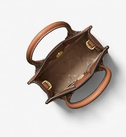 Vista 2 de Michael Kors Mercer - Bolso cruzado de cuero guijarro extra pequeño (abrazo), Marrón