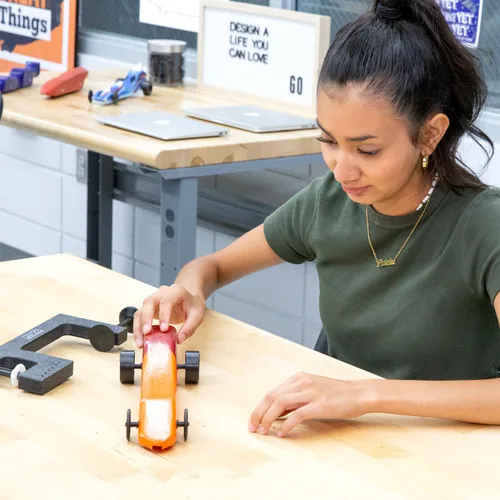 Vista 6 de Pitsco Education Ruedas GTFX, modelo de automóvil, camiones o dragsters, moldeadas por inyección para proyectos de construcción de vehículos