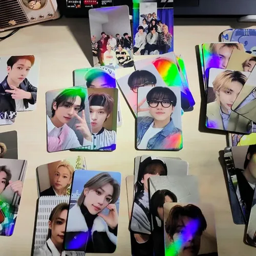 Vista 3 de PYAJUU Stray Kids Tarjetas Fotográficas Láser 50pcs Stray Kids Tarjeta Láser Kpop Stray Kids Tarjetas LOMO Kpop Straykids Tarjeta de Álbum 5-Star