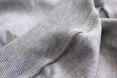 Vista 4 de Noonew Sudadera de tatuajes de mariposa para mujer, color gris