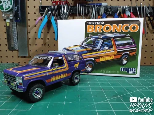 Vista 2 de MPC 1980 Ford Bronco 1:25 Kit de modelo a escala 1:25
