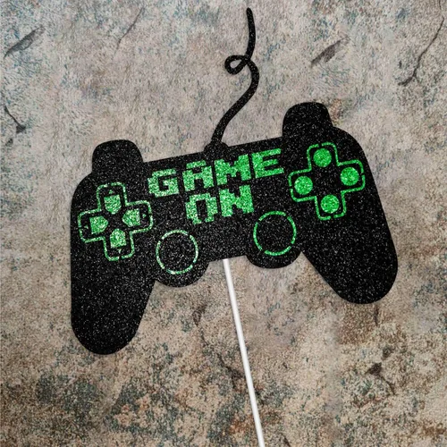Vista 4 de Game On Big Cake Topper – Controlador de videojuegos dorado negro y verde para decoración de pasteles para niños y niños, suministros de fiesta
