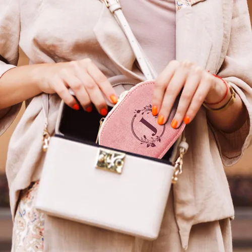 Vista 4 de Joyero de viaje de terciopelo con inicial J, organizador de joyas, regalos para mejores amigas, mujeres, regalos para mamá, regalos para hermana