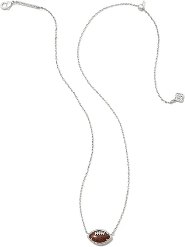 Vista 2 de Kendra Scott Collar con colgante corto de fútbol, joyería de moda para mujer