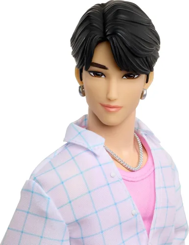 Vista 3 de Mattel Kpop Demon Hunters Saja Boys Jinu Fashion Doll con aspecto de rendimiento "Soda Pop" con 2 accesorios, inspirado en la película