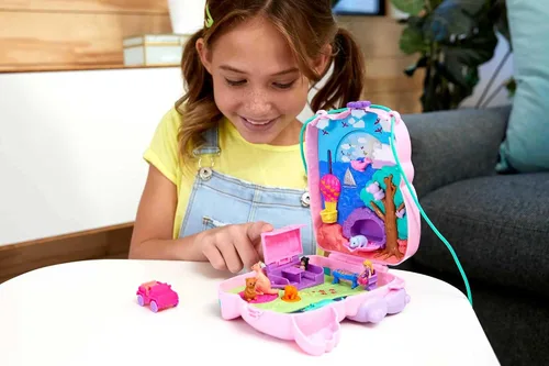 Vista 2 de Polly Pocket Muñecas y accesorios, juego de monedero Koala con 2 micro muñecas, 1 auto de juguete y 5 animales, juguete de viaje 2 en 1