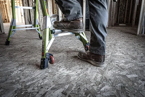 Vista 27 de Little Giant Escaleras Dark Horse 2.0 FG 13', verde de alta visibilidad