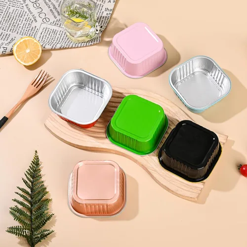 Vista 2 de Findful - Juego de 40 moldes cuadrados de papel de aluminio para cupcakes de 10 oz con tapas, moldes para brownies, moldes desechables grandes
